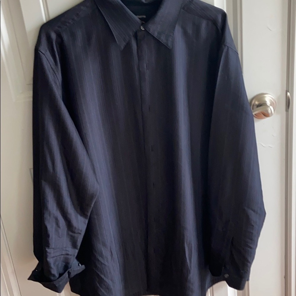 Black men’s Clairborne dress shirt